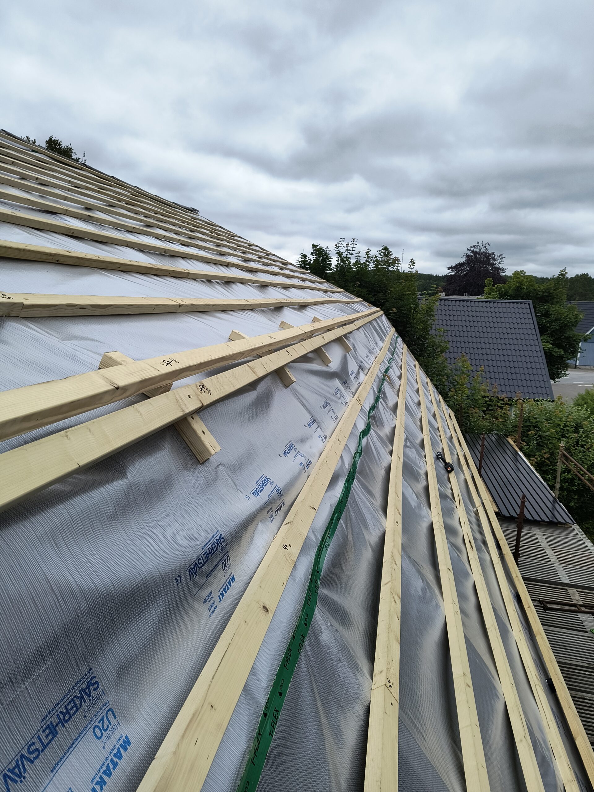 JRH Plåt & Bygg AB – Takläggare