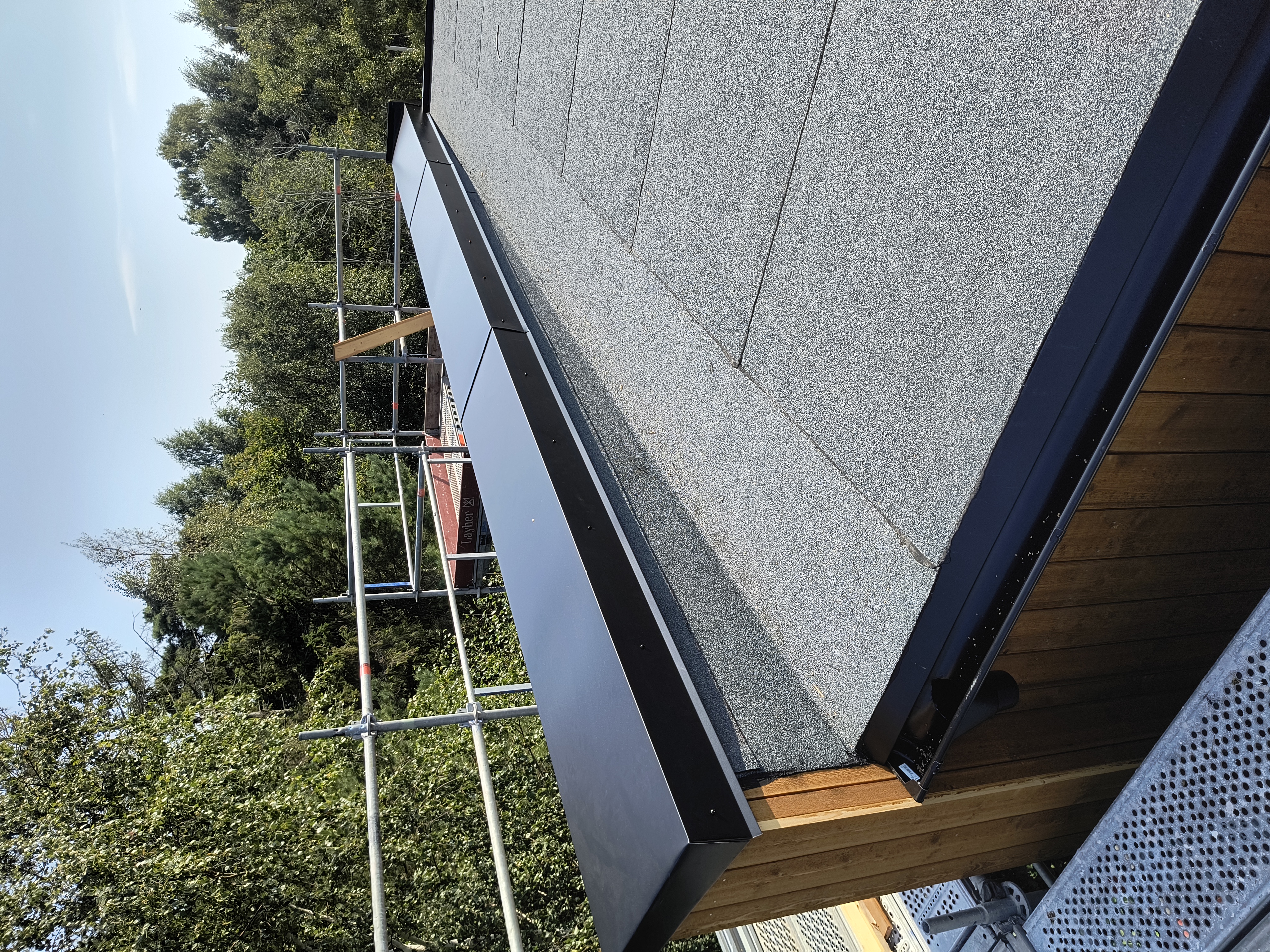 JRH Plåt & Bygg AB - Krön & vindskivor Höllviken